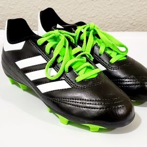 Youth soccer shoes size 1